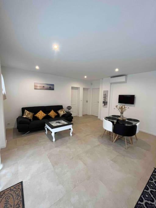 Apartment 2 Sur Propriete Prive De 3500m2 *